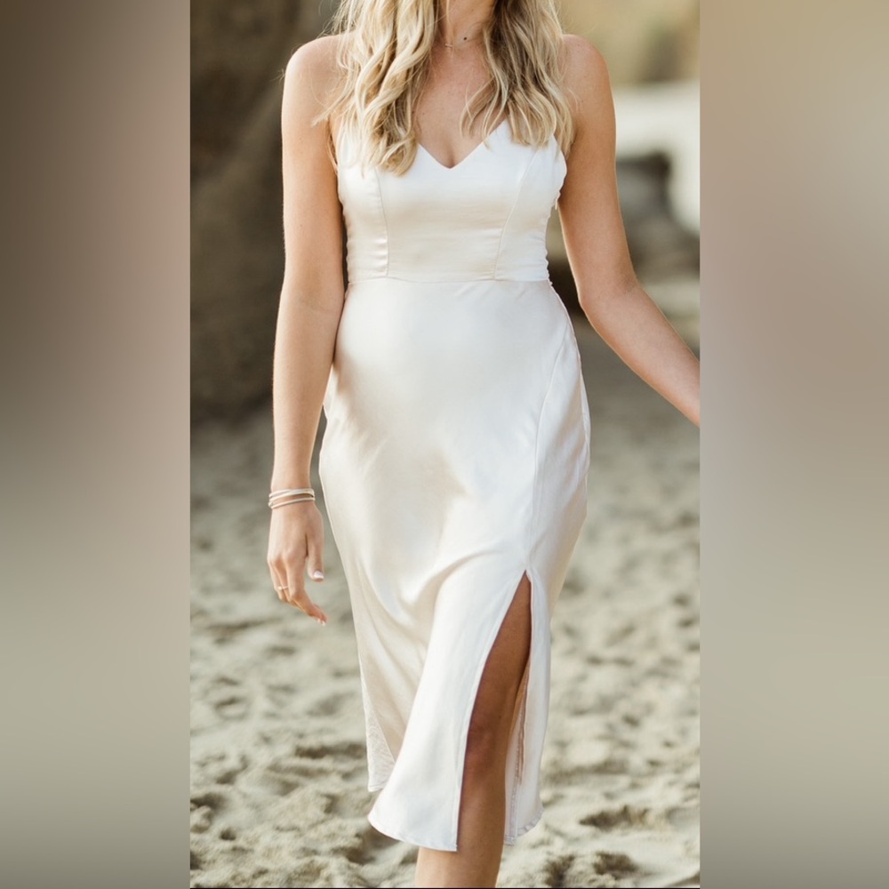 Champagne dress that ties in back. Wore once for engagements pictures.